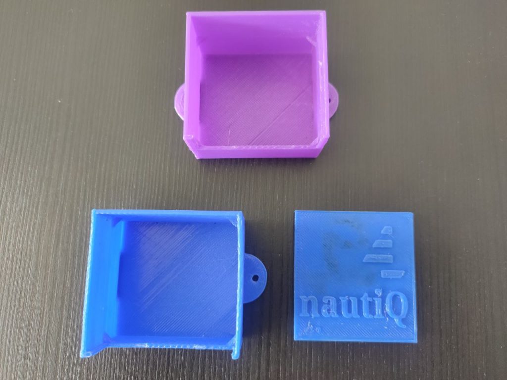 Prototipos de cajas impresas en 3D en varios colores